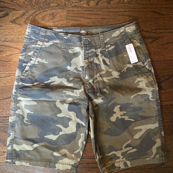 Old Navy Camo Shorts - Picture 1 of 3